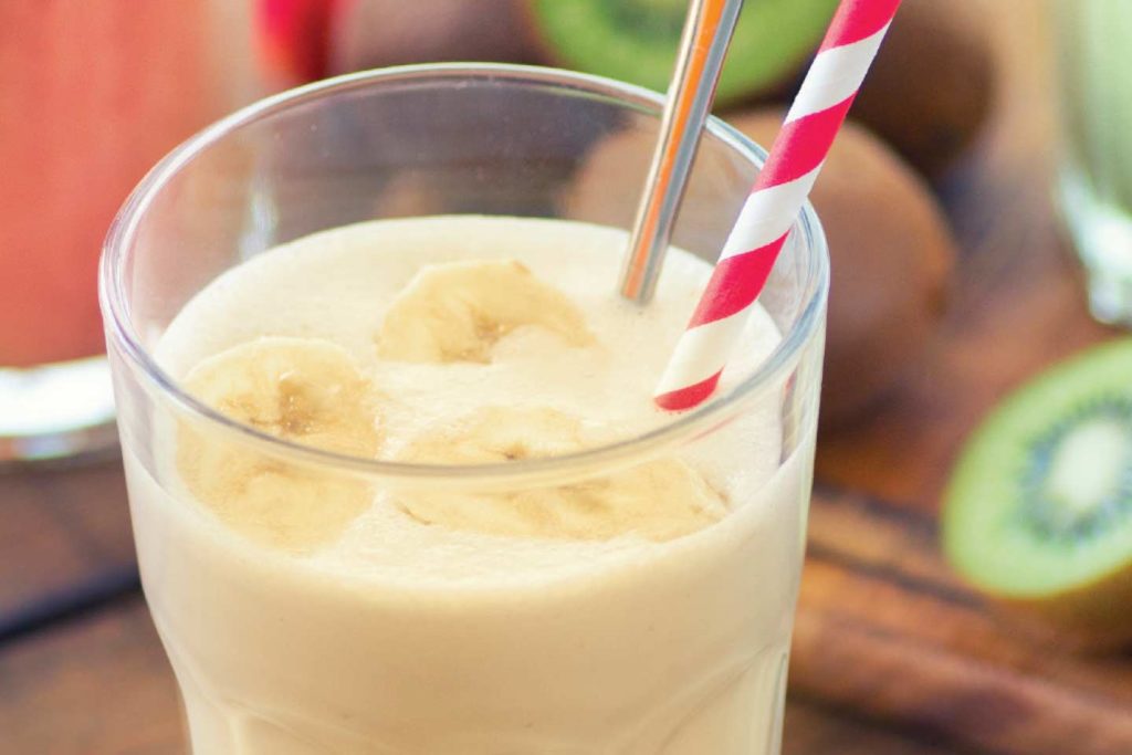 banana milkshake with two straws