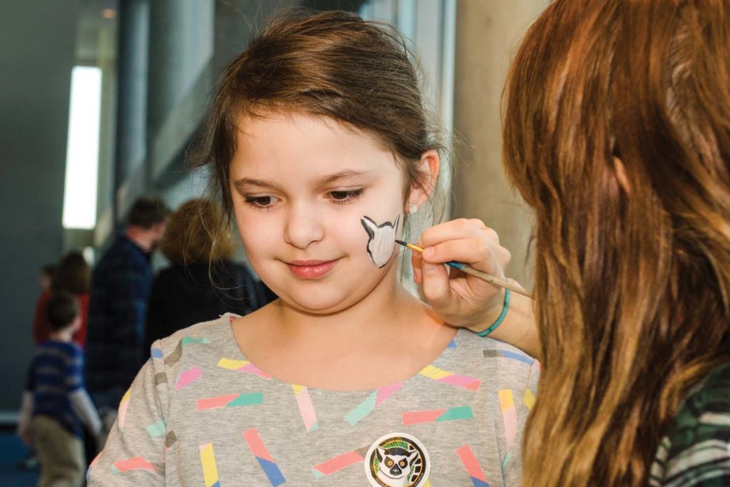 little girl getting face paint at lemur event at chattanooga zoo