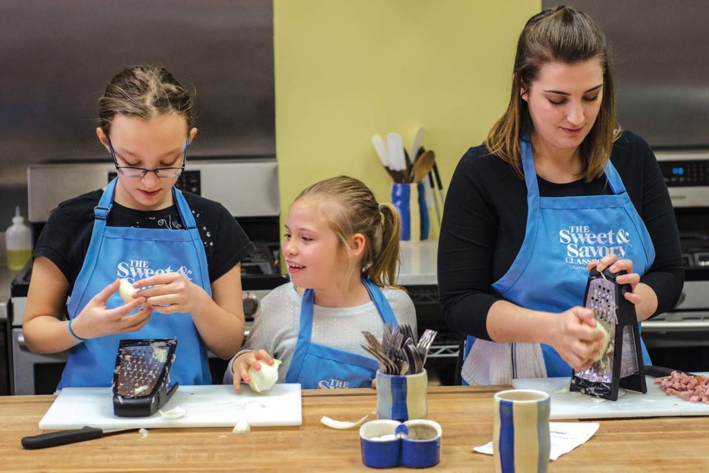 kids at a cooking class in chattanooga 