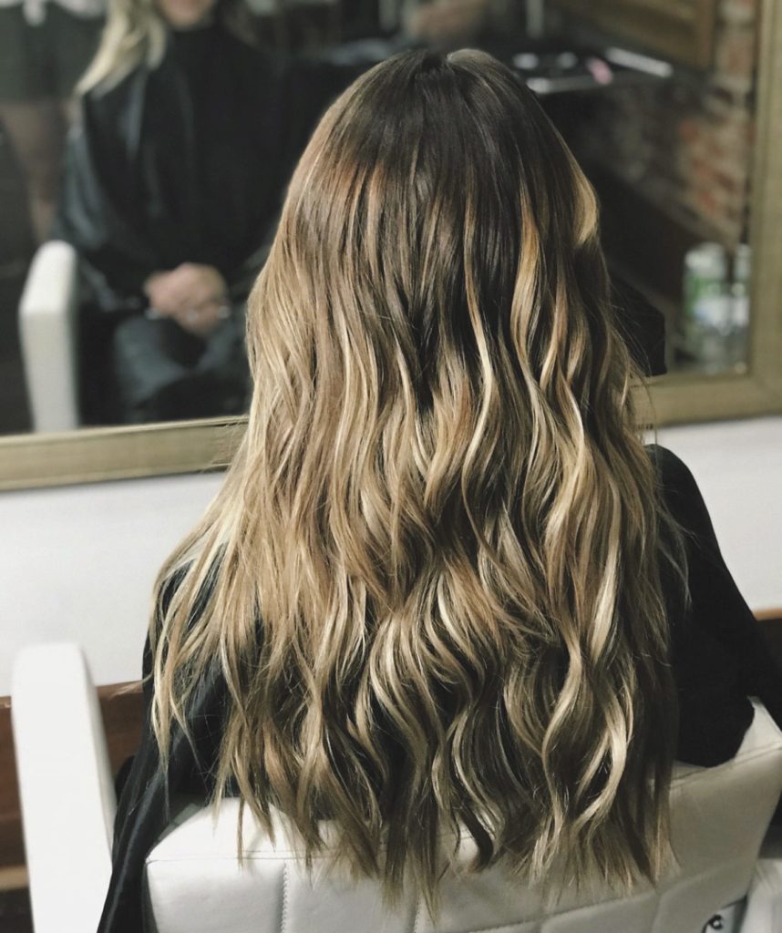 long wavy blonde hair with highlights in chattanooga