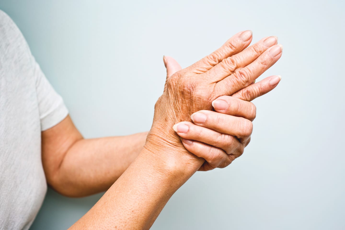 old wrinkly hands clasped together osteoarthritis in chattanooga