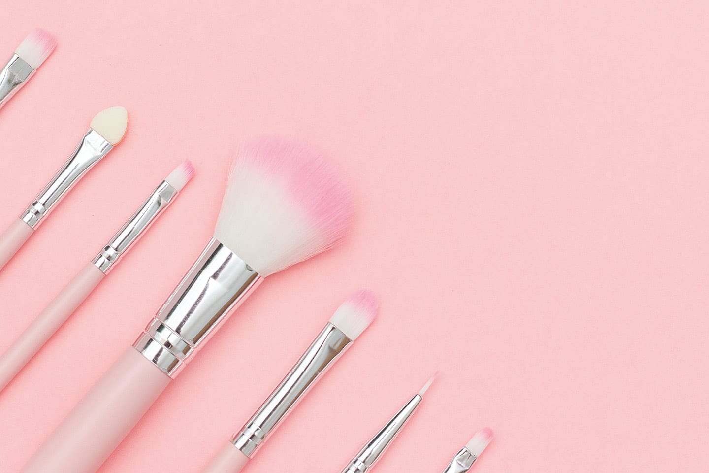 pink assorted makeup brushes