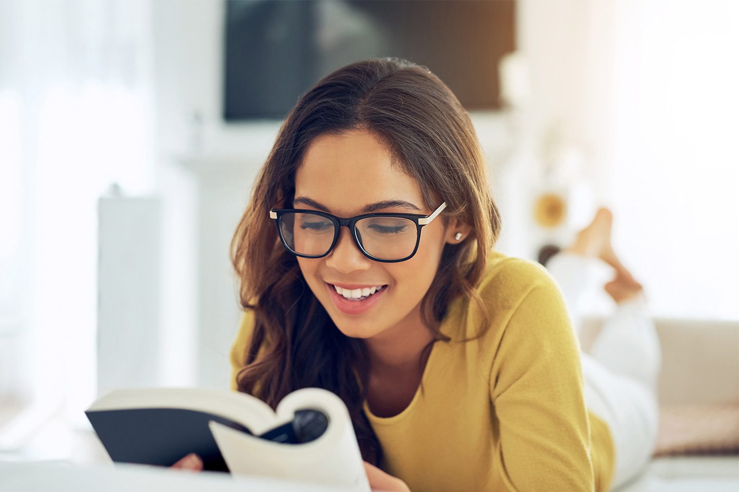 woman reading with glasses
