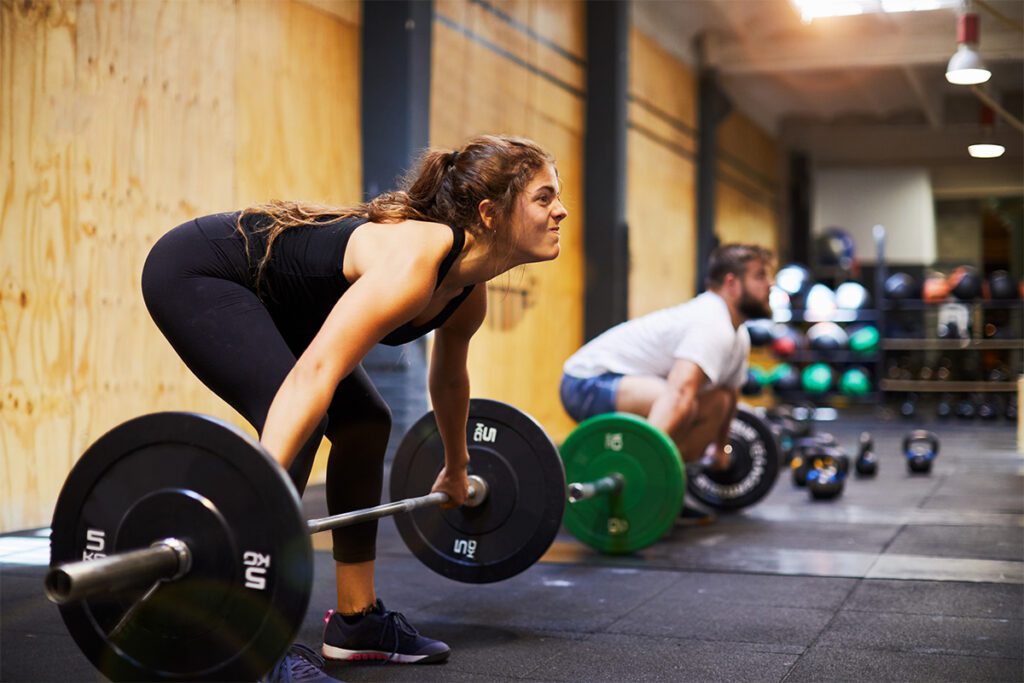 woman doing a barbell row