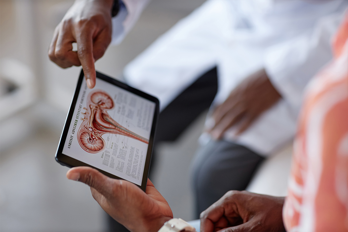 doctor showing patient a tablet with a diagram of ovaries