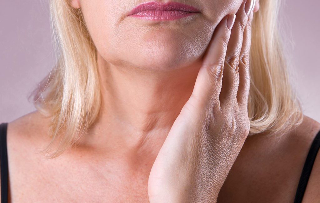 woman expressing pain in her jaw